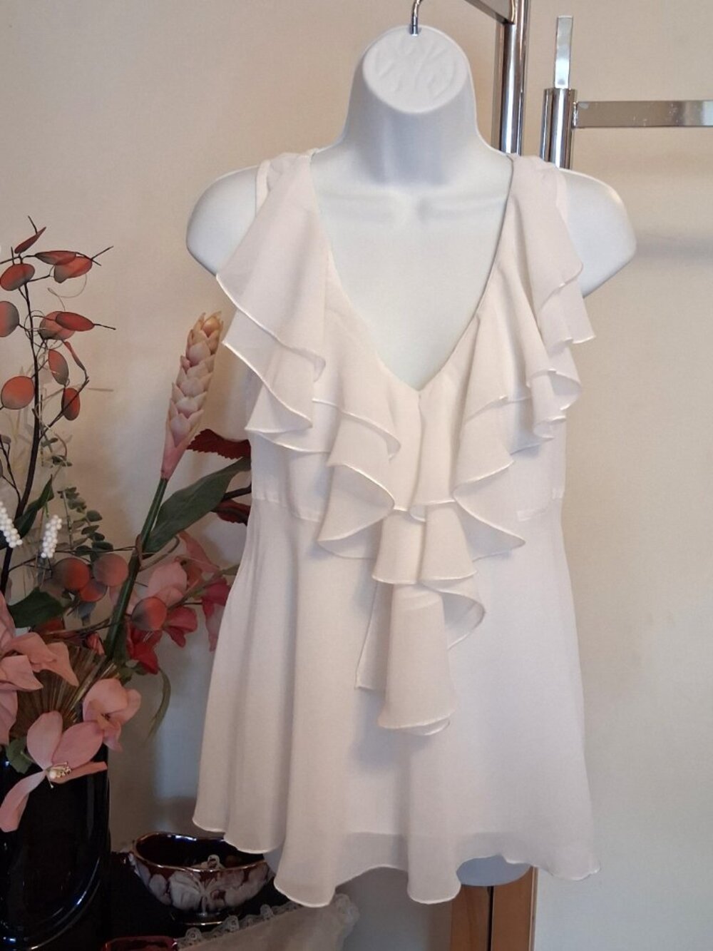 NWOT Papillon Women’s White Ruffle Lined Camisole Tank Summer Top 8 - Picture 3 of 9
